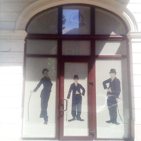 Отель Chaplin Львов Экстерьер фото