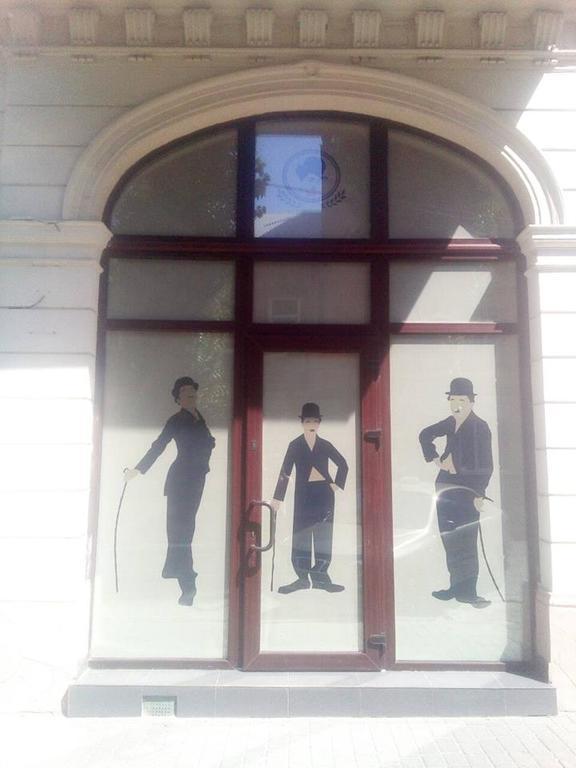Отель Chaplin Львов Экстерьер фото